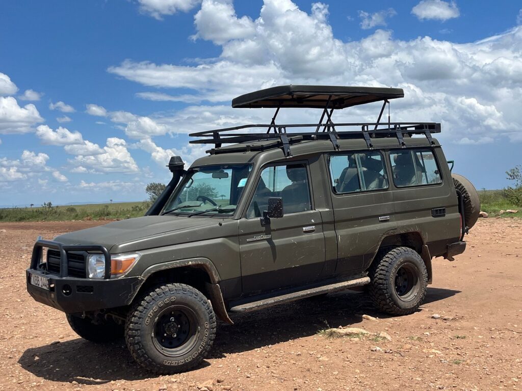 Land Cruiser Hardtop with a popup Roof